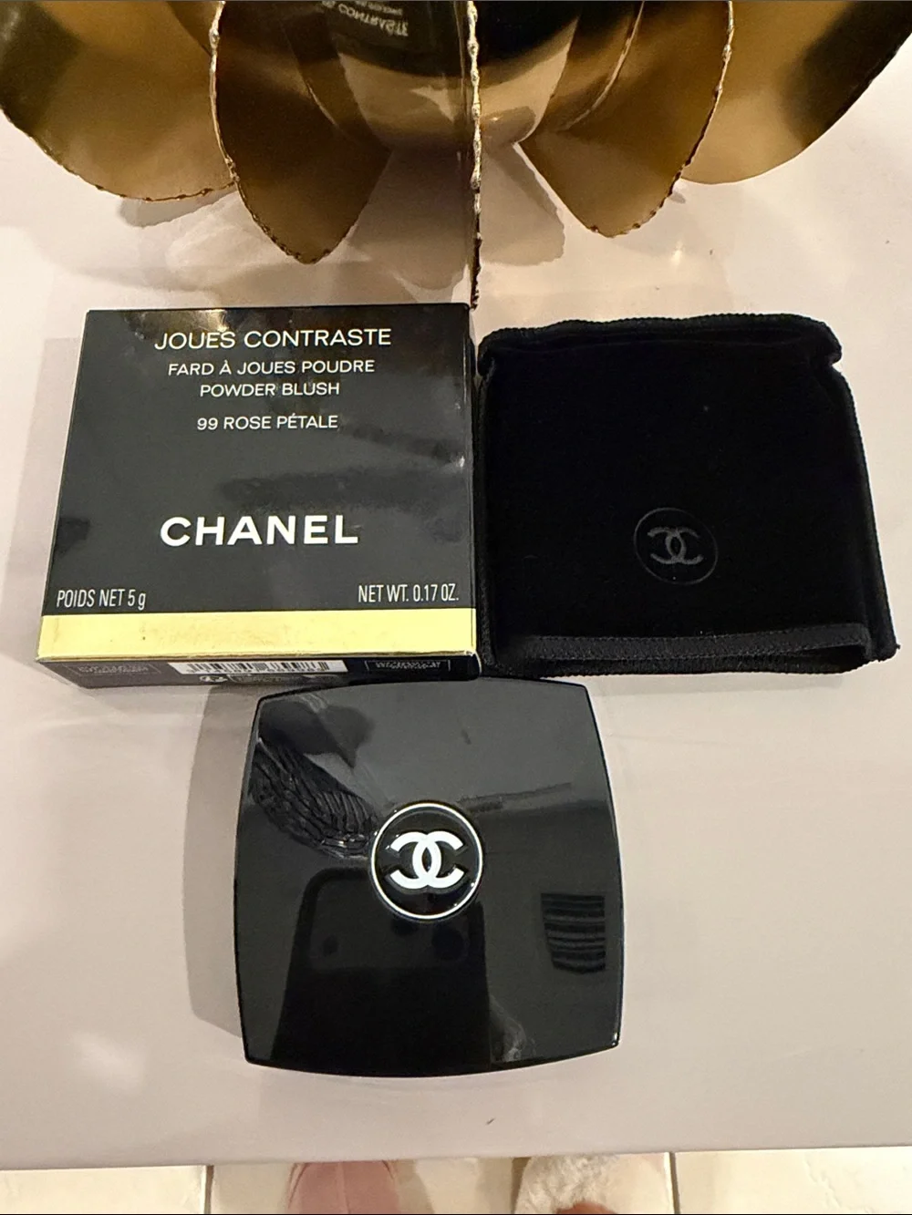 CHANEL Joues Contraste Powder Blush 99 Rose Pétale - Coral Pink